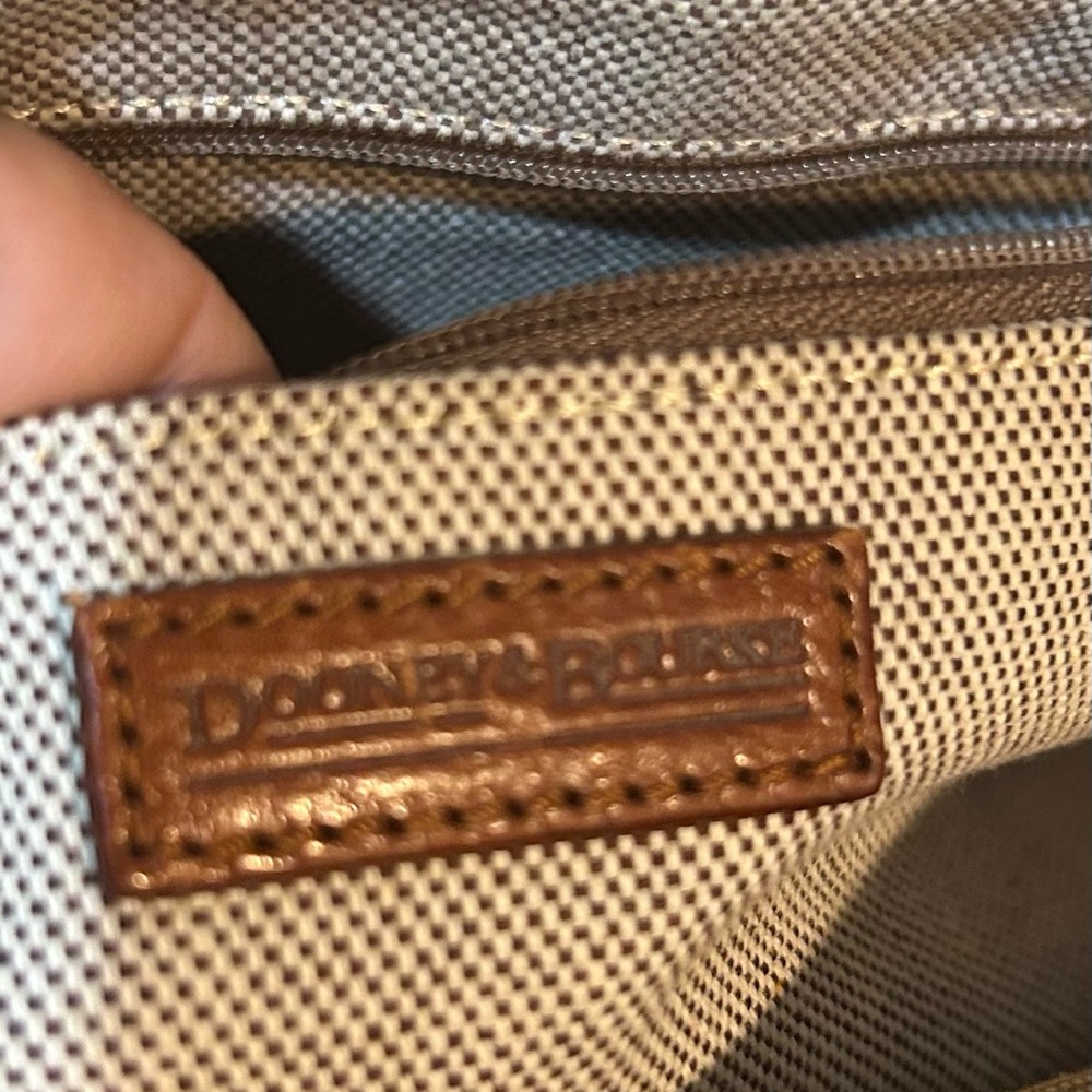 Authentic Dooney & Bourke DB Logo Satchel Classic & Timeless Everyday Bag - Picture 9 of 12